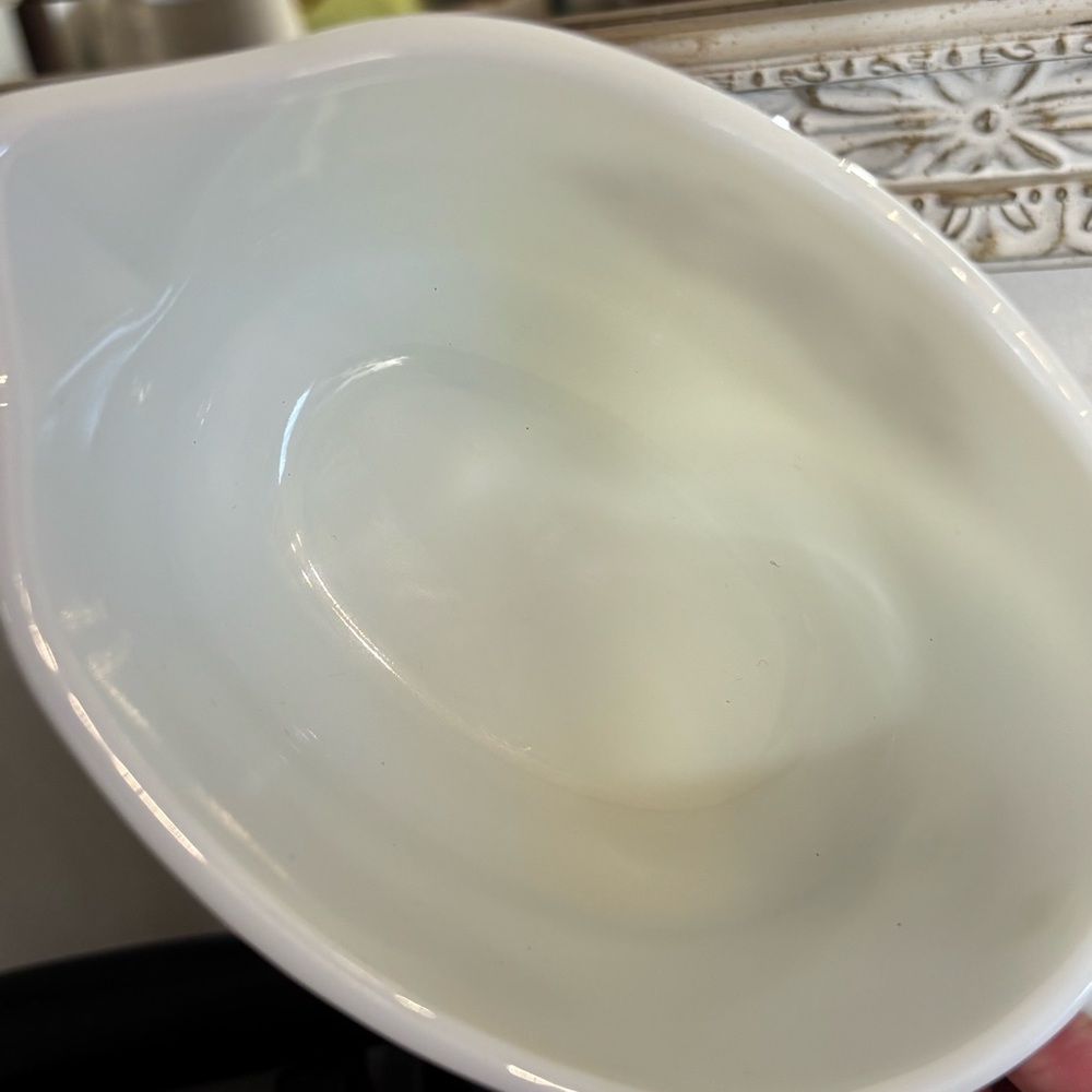 Pyrex vintage milk glass Butterfly Gold gravy boat with plate - Picture 5 of 6